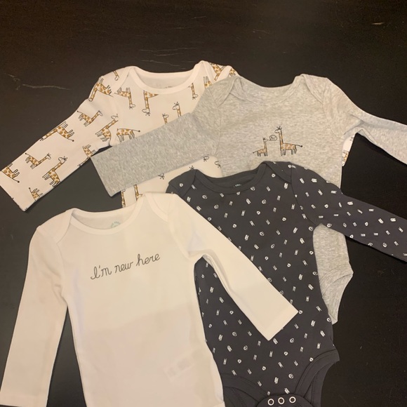 Joe Fresh 4pack long sleeve onsies size 6-9 months - Picture 2 of 4